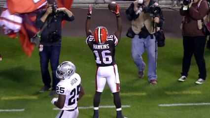 Hawkins scores game's first touchdown