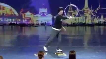Talent of ring juggler