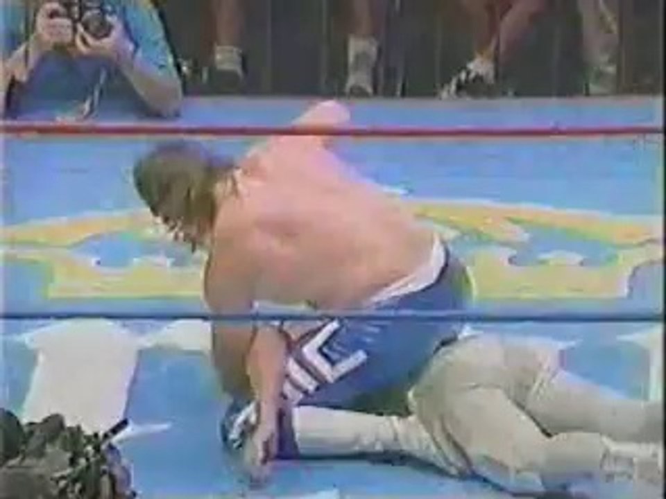 Eddy Guerrero, Love Machine & Fuerza Guerrera vs. El Hijo del Santo, Octagon & Blue Panther (AAA 08.28.1993)