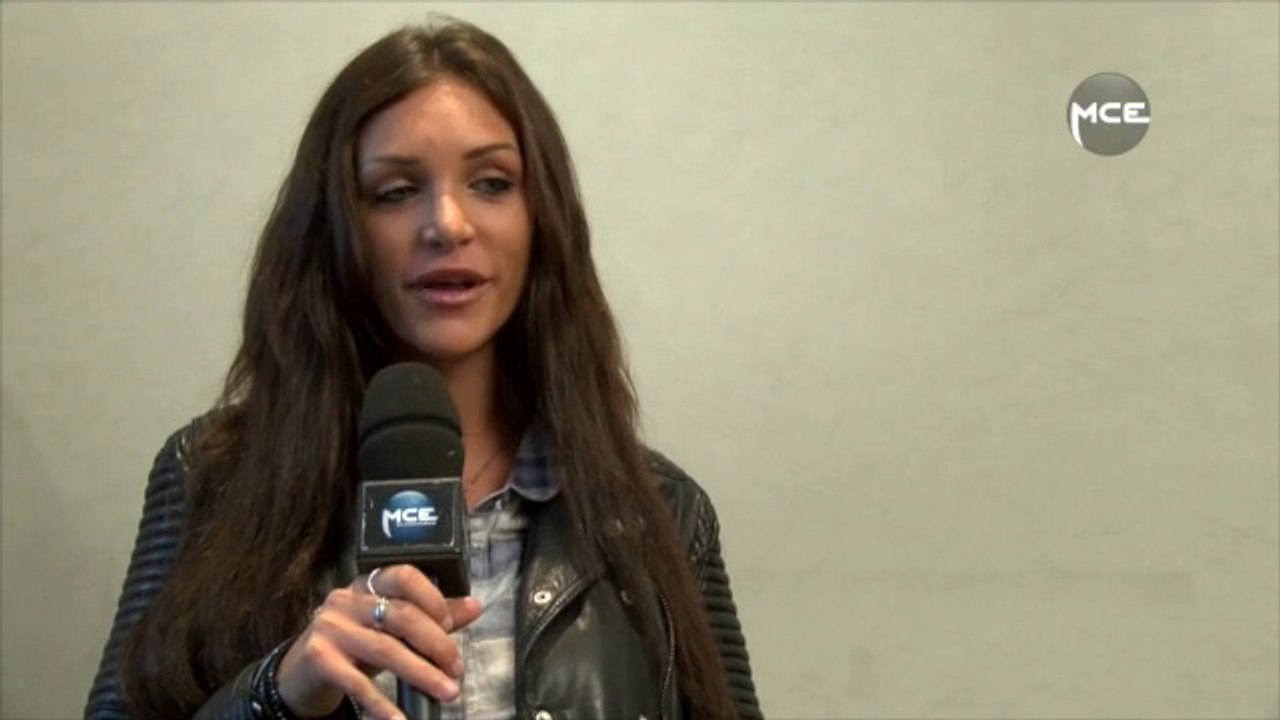 Friends Trip : Julia clashe Clémence, Ricardo et Fidji