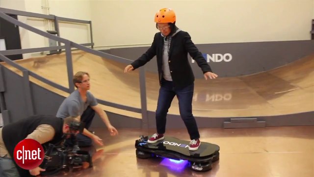 Skater sur un vrai Hoverboard - Retourvers le futur en vrai!