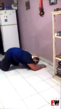 [+18 ~ Sexy Funny Girl]Faceplant on the fridge