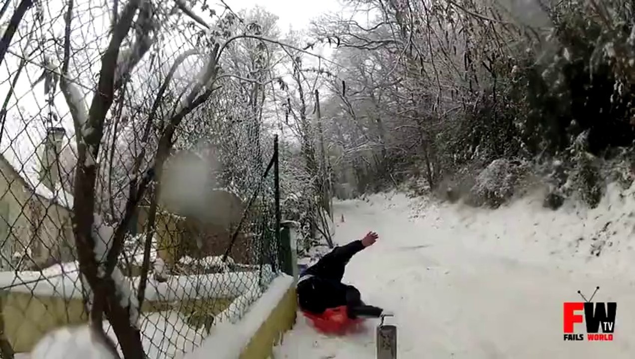 [+18 ~ Sexy Funny Girl]Sledding goes wrong - Fails World