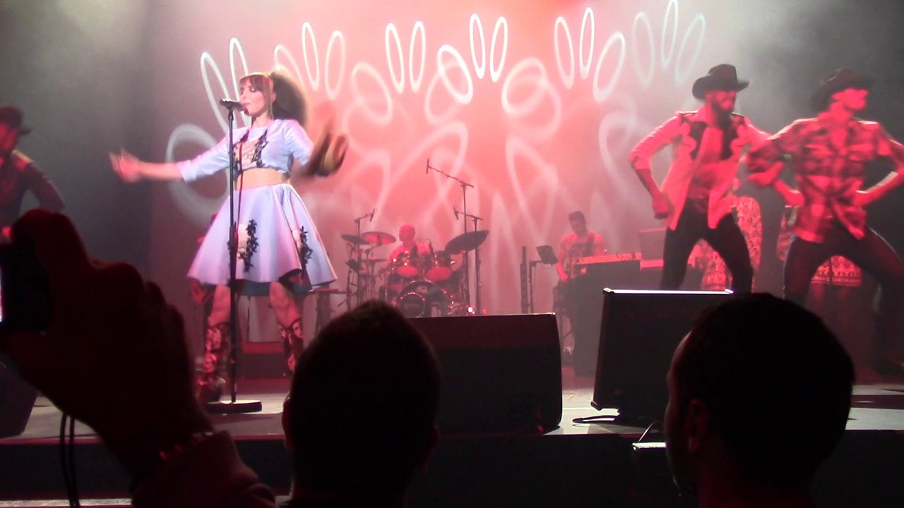 Jeanne Mas Be West Folies Bergère 17 10 2014