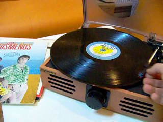 Hizlishop.com; La Musica Pikap 106M- ( Tüm modeller aynı plak ve ses mekanizmasına sahiptir.)