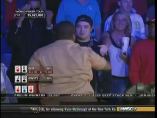 Il célèbre sa victoire au poker un peu trop vite (bad beat)