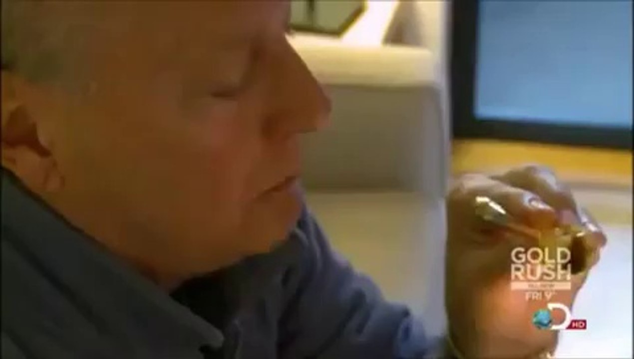 Un homme essaye pour la première fois du cannabis