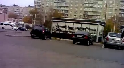 Bodyguarzi vor să îi ia sticla de Vodcă! Uite cum a reacționat acest RUS