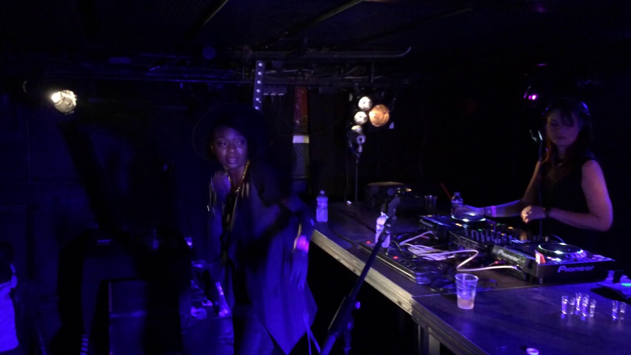 ISIS SALAM - "Love Ain't Free" (Live) @ Ghetto Hype / Paris (Le Batofar - 08/2014)