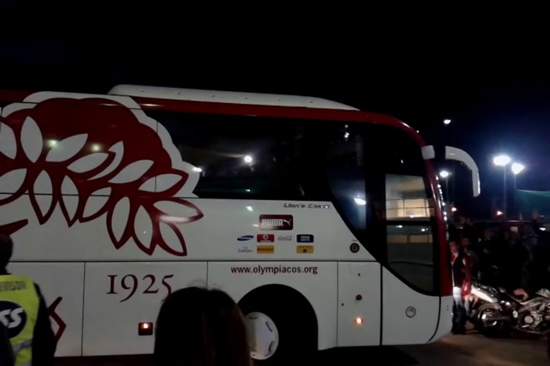 Η άφιξη του πούλμαν του Ολυμπιακού στο "Γεώργιος Καραϊσκάκης"