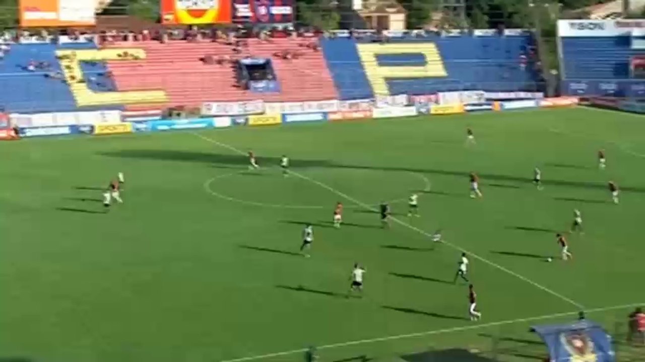 Daniel Guiza scores cheeky lob