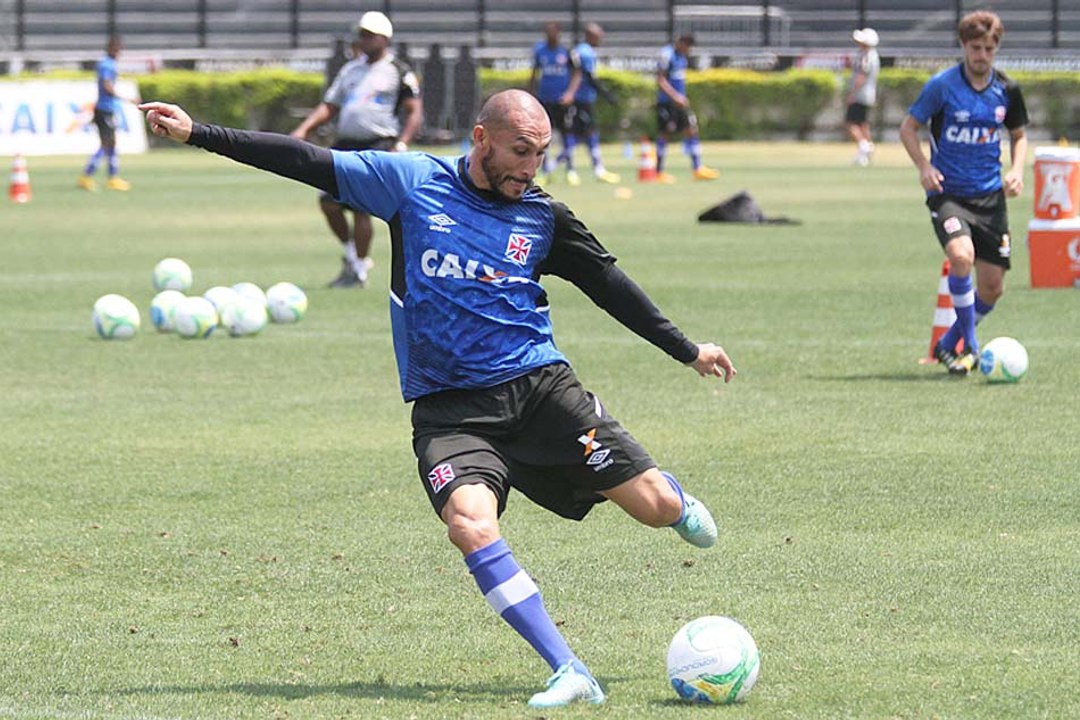 Guiñazú só pensa no Vasco na primeira divisão
