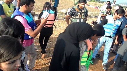 1st time Shireen Sukhan from Lahore jumped from 40 feet in Khanpur Dam even she don't know how to swim :-P Scary Moments :p