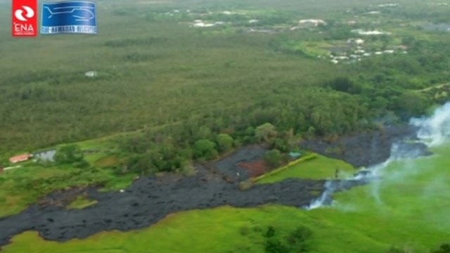 Lava flow creeps closer to houses in Hawaii
