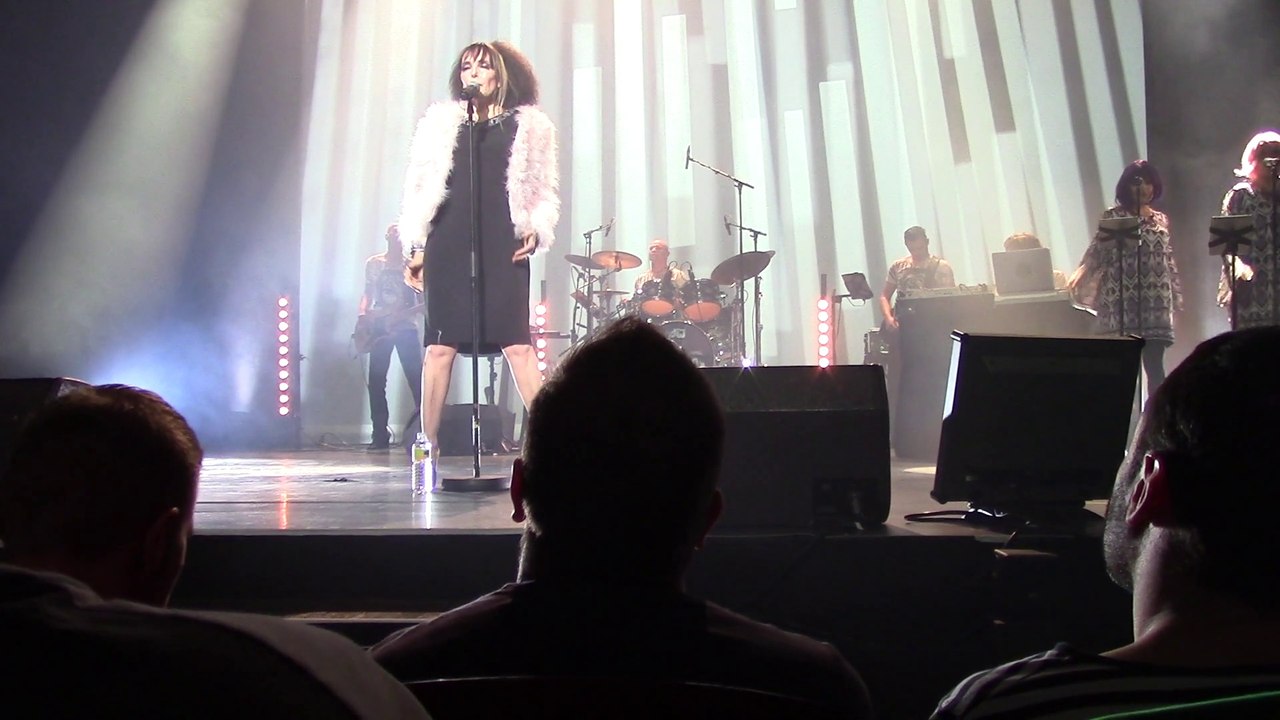 Jeanne Mas Un cafard Folies Bergère 17 10 2014