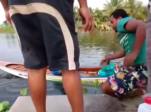 Un hors bord artisanal