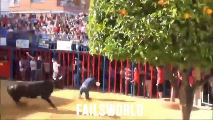 [+18 ~ Sexy Funny Girl]Bull running goes wrong