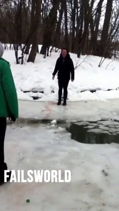 [+18 ~ Sexy Funny Girl]Girl Break Ice With Her Face Failsworld