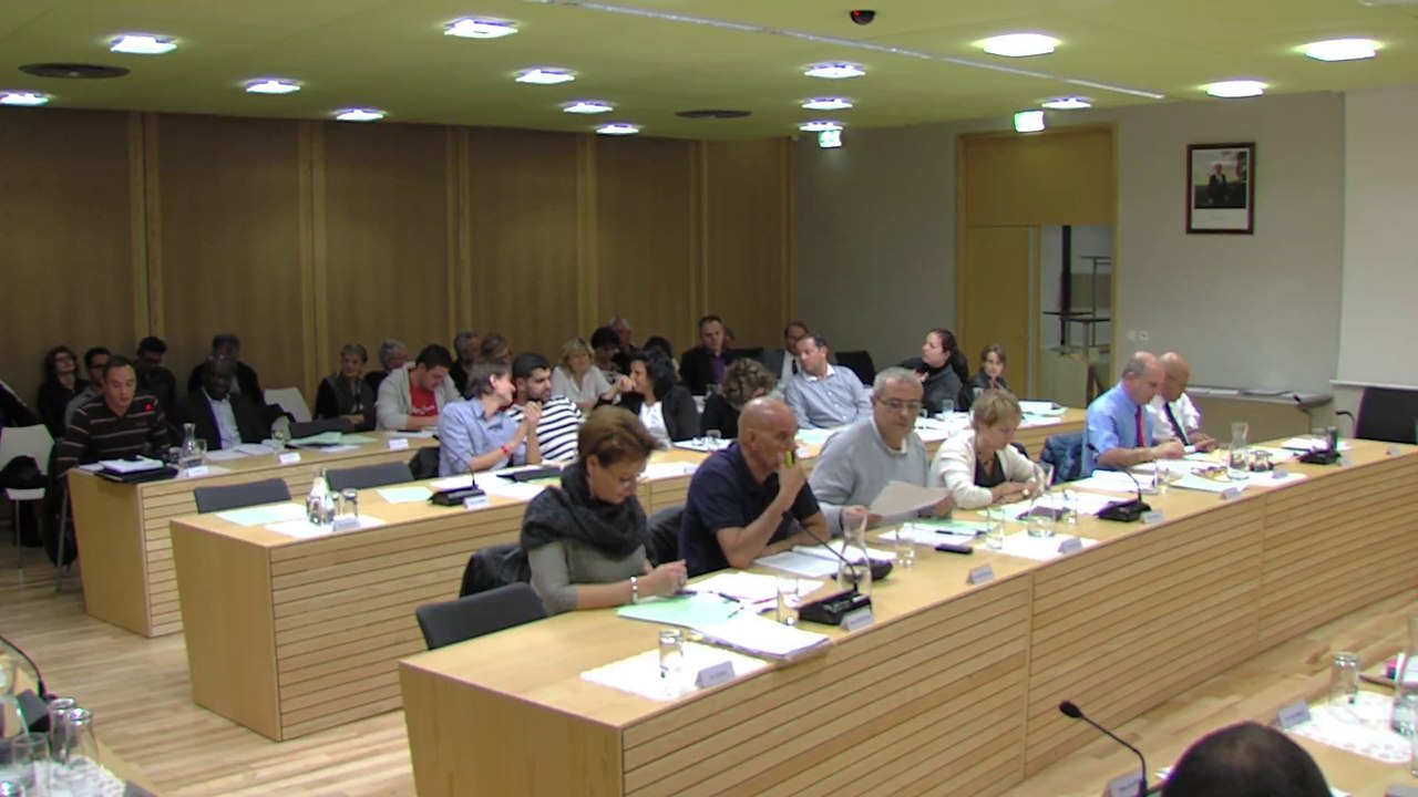 Conseil municipal Ville d'Echirolles 27 octobre 2014 à 18h. (En raison d'un problème technique le début du conseil municipal n'a pu être enregistré.)