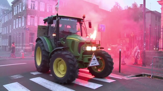 Ferme des 1000 vaches : manifestation en marge du procès de la Confédération paysanne