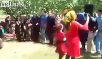 بالفيديو.. شاب يطلق النار على صديقه في حفل زفاف