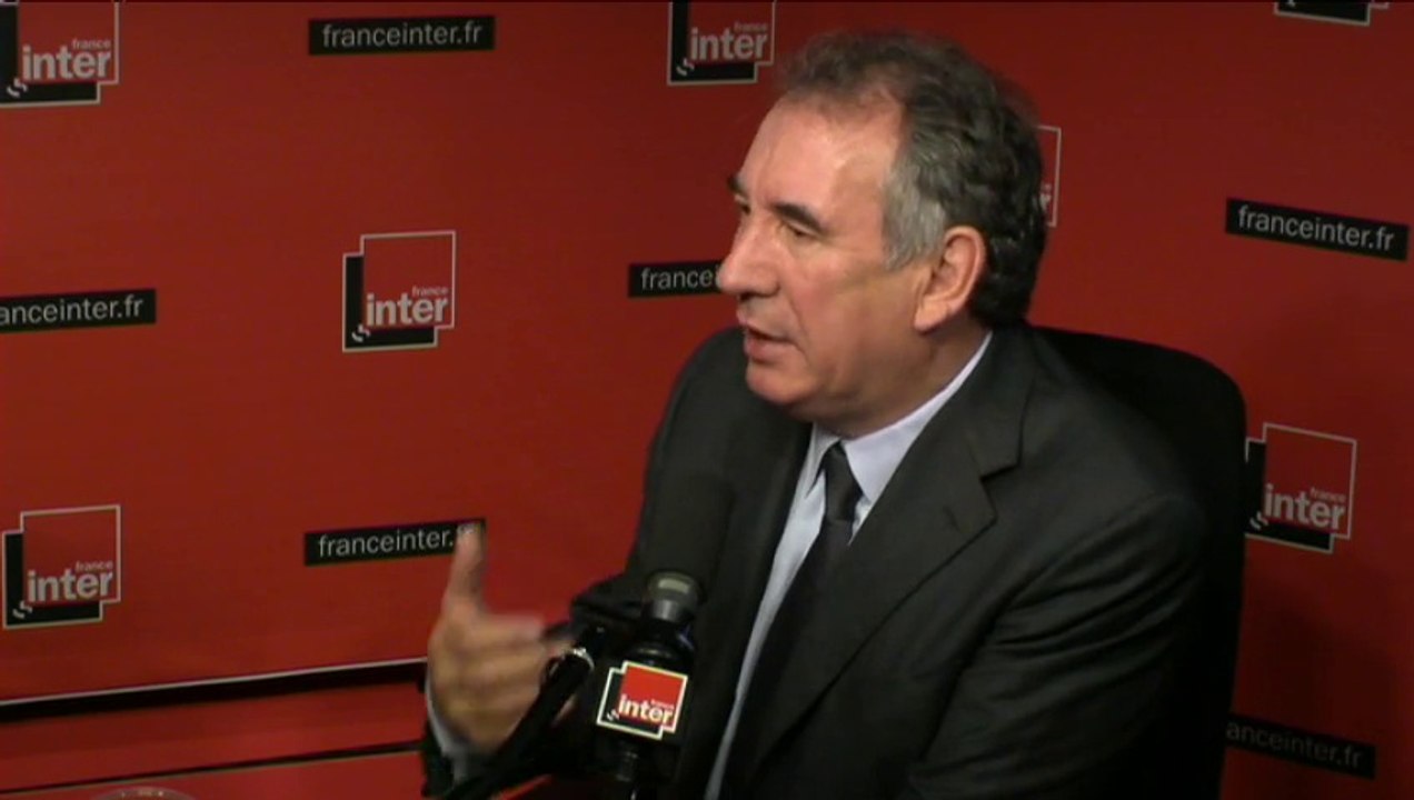 F. Bayrou : "Manuel Valls ouvre des portes intéressantes"