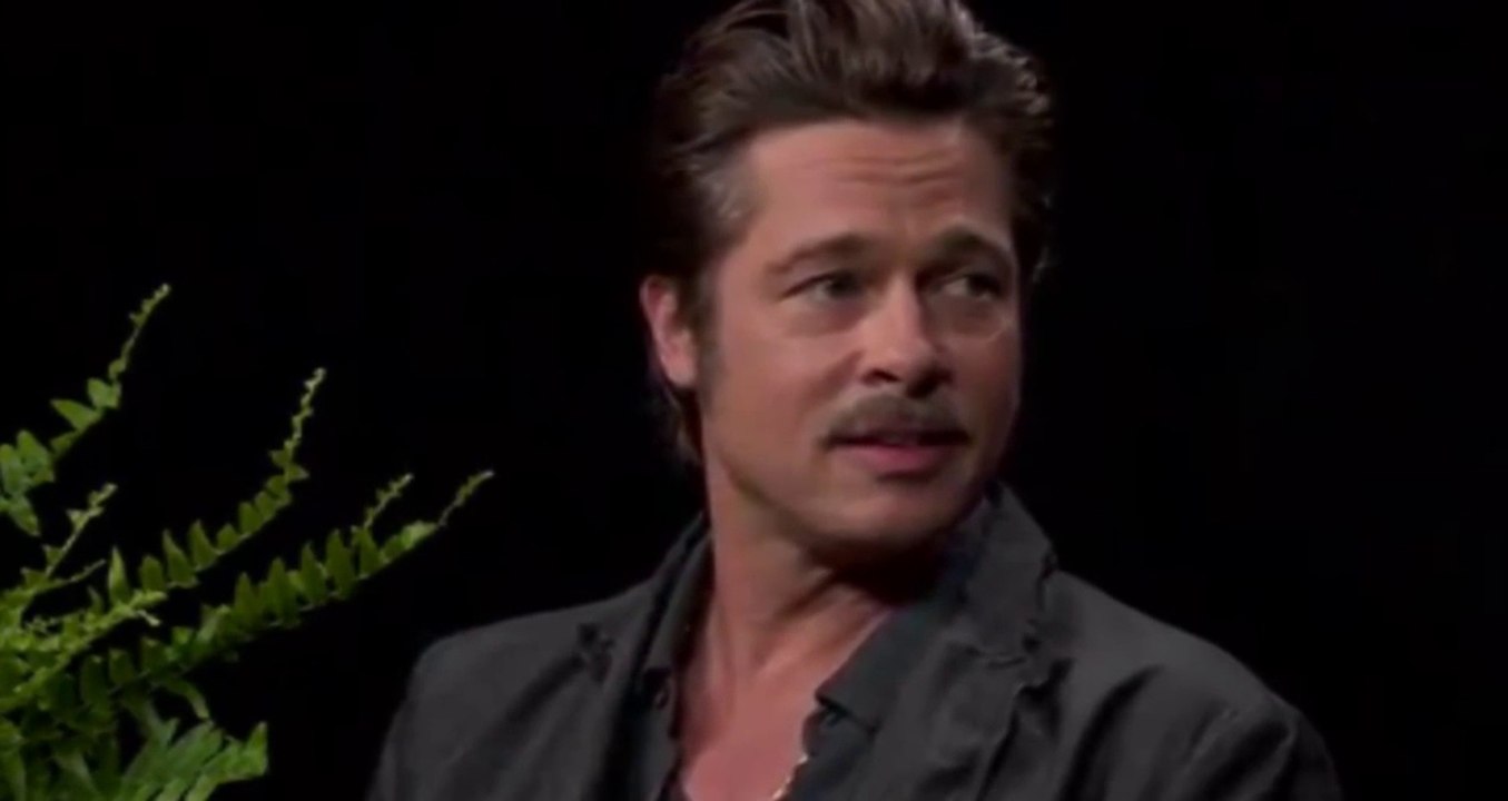 Brad Pitt sunucunun yüzüne tükürdü - Brad Pitt Between Two Ferns - Review