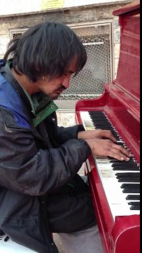 So talented Homeless Man on the street plays piano like a boss!
