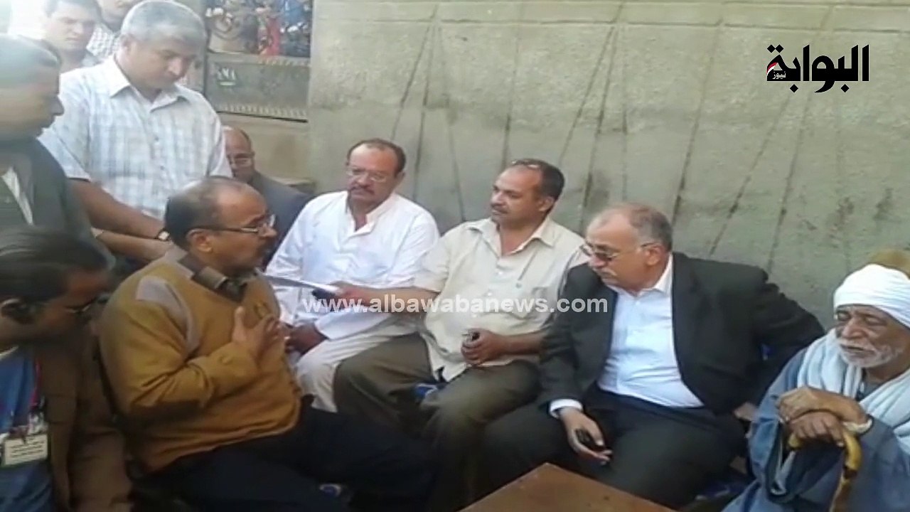 محافظ الدقهلية يؤدى واجب العزاء لأسرة شهيد بقرية "صهرجت الكبرى" بميت غمر