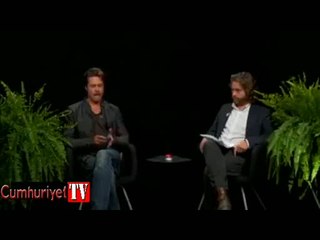 Brad Pitt sunucunun yüzüne tükürdü