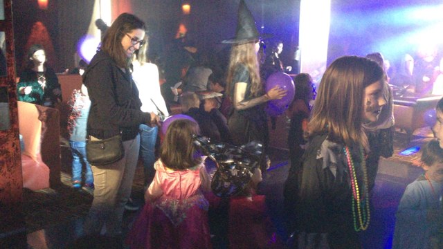 Ambiance à la boum des ptits monstres