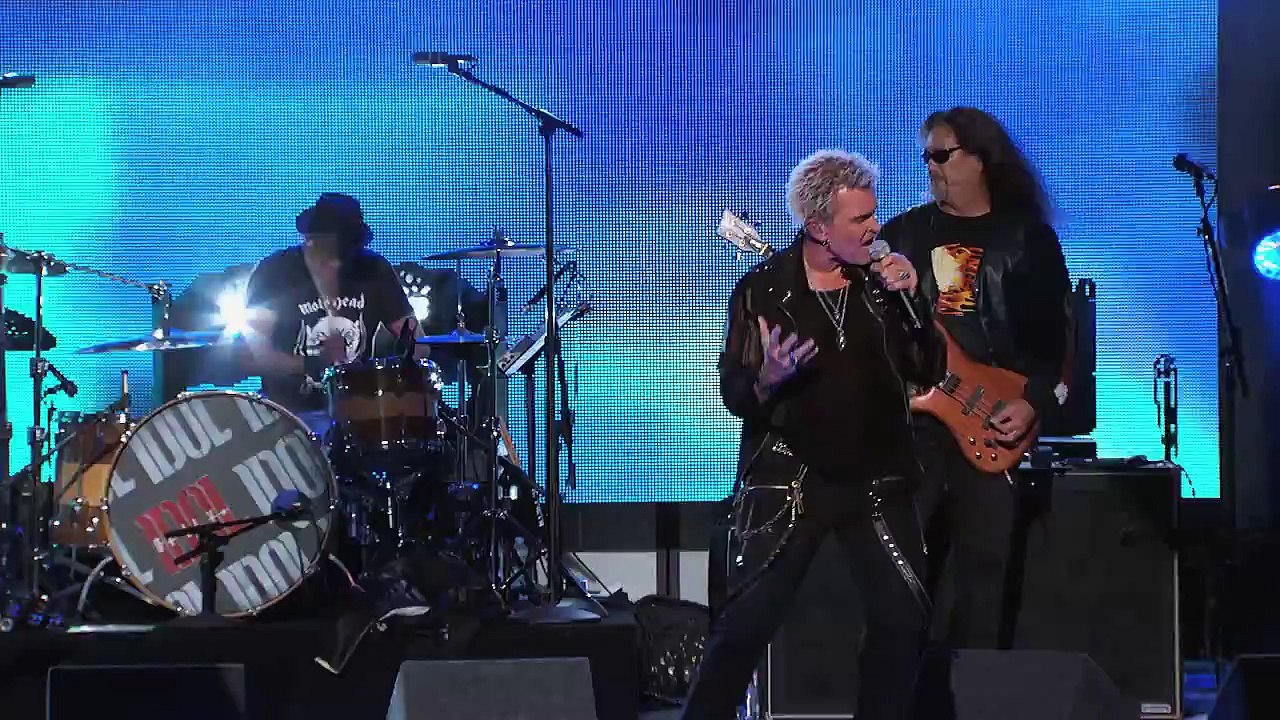 Billy Idol, Steve Stevens and the band perform 'Rebel Yell' on Jimmy Kimmel Live!