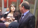 François Hollande assailli par les Femen - ZAPPING ACTU DU 28/10/2014