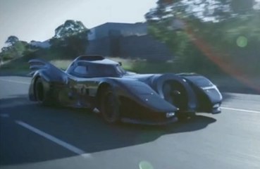 Il construit une Batmobile et réalise le rêve d'enfants malades