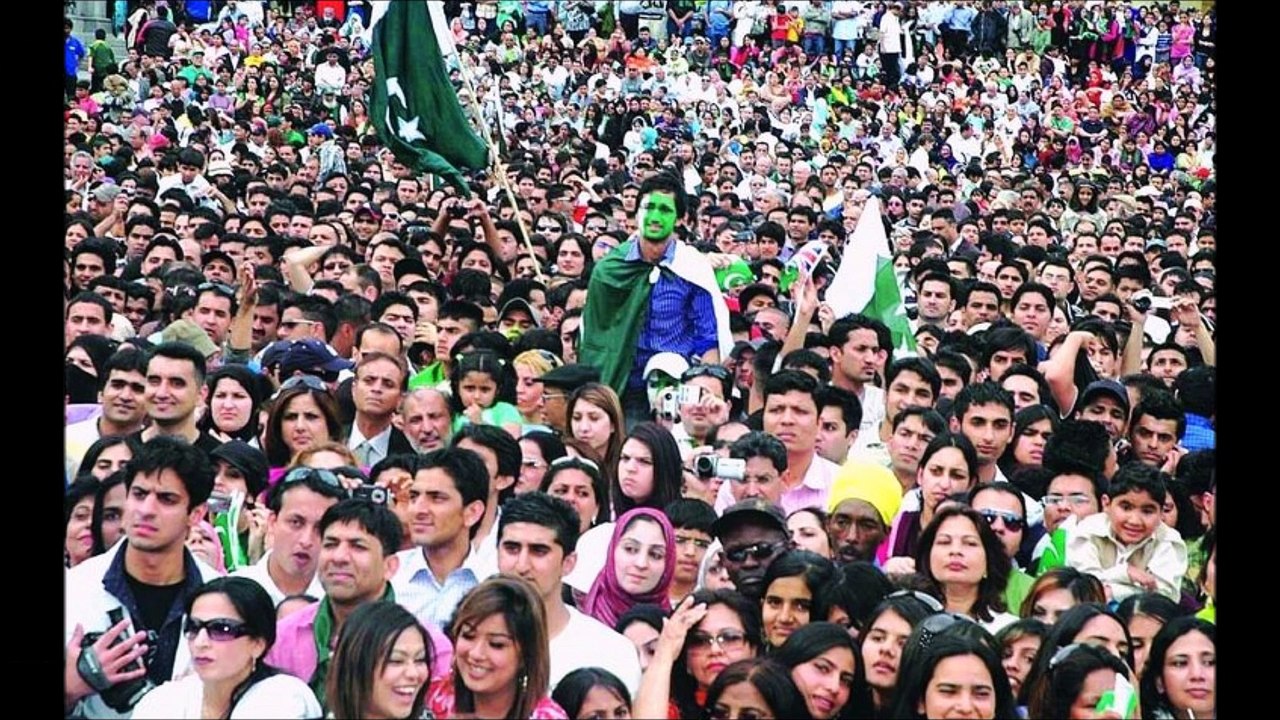 uth bandh kamar kya darta hai