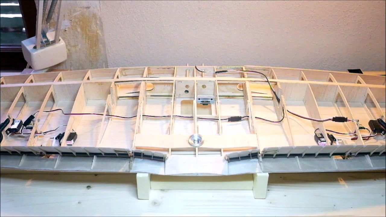 4 moving flaps test - Spitfire 1/7 scale Rc model