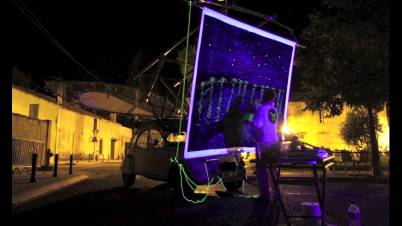 La Nuit Étoilée - Peinture nocturne sur Demoiselle - les Deltaiques 2014 - Arles, Mas Thibert - par Martine Berlioux et Philippe Monnier