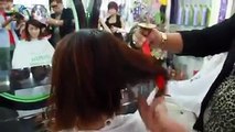 Ce coiffeur vietnamien utilise des katanas pour coiffer ses clientes !