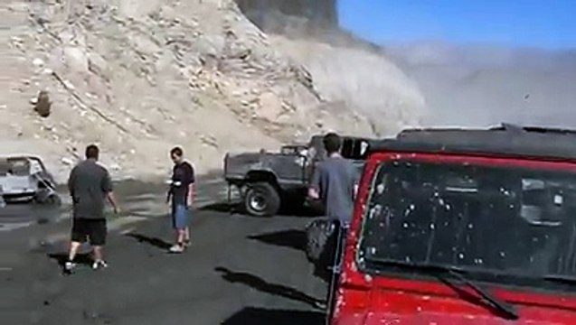 If Your Jeep Ever Gets Stuck In The Mud, Don't Do This