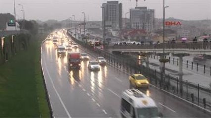 İstanbul'da Yağmur Etkili Oluyor
