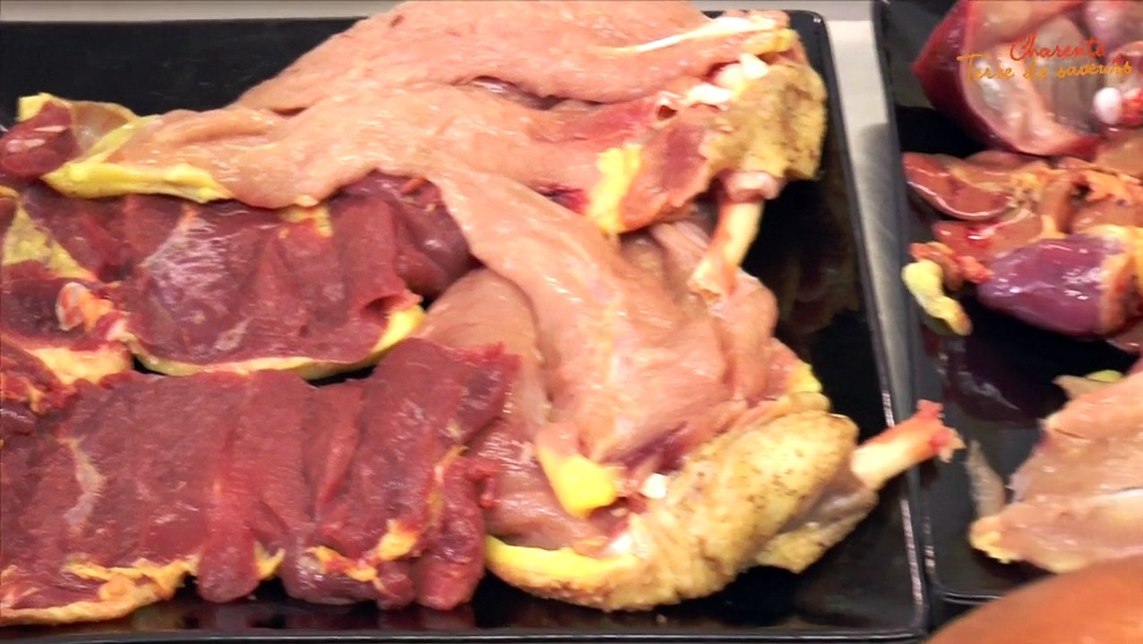 Pintade fermière farcie au boudin noir et foie gras, papillote de légumes d’automne