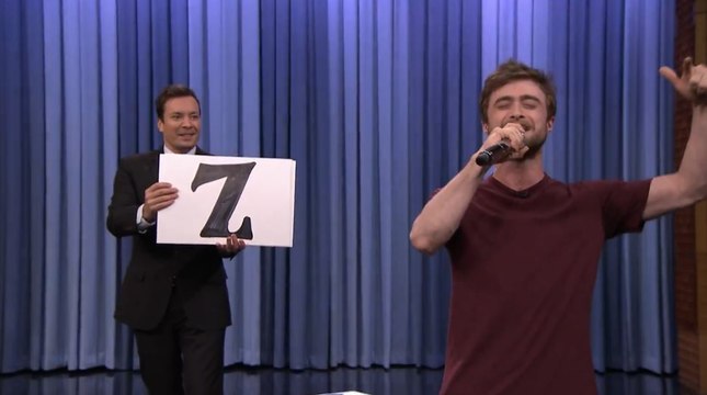 Daniel Radcliffe reprend le rap de Alphabet Aerobics avec Jimmy Fallon