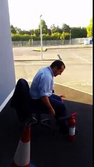 Chute avec extincteurs ...