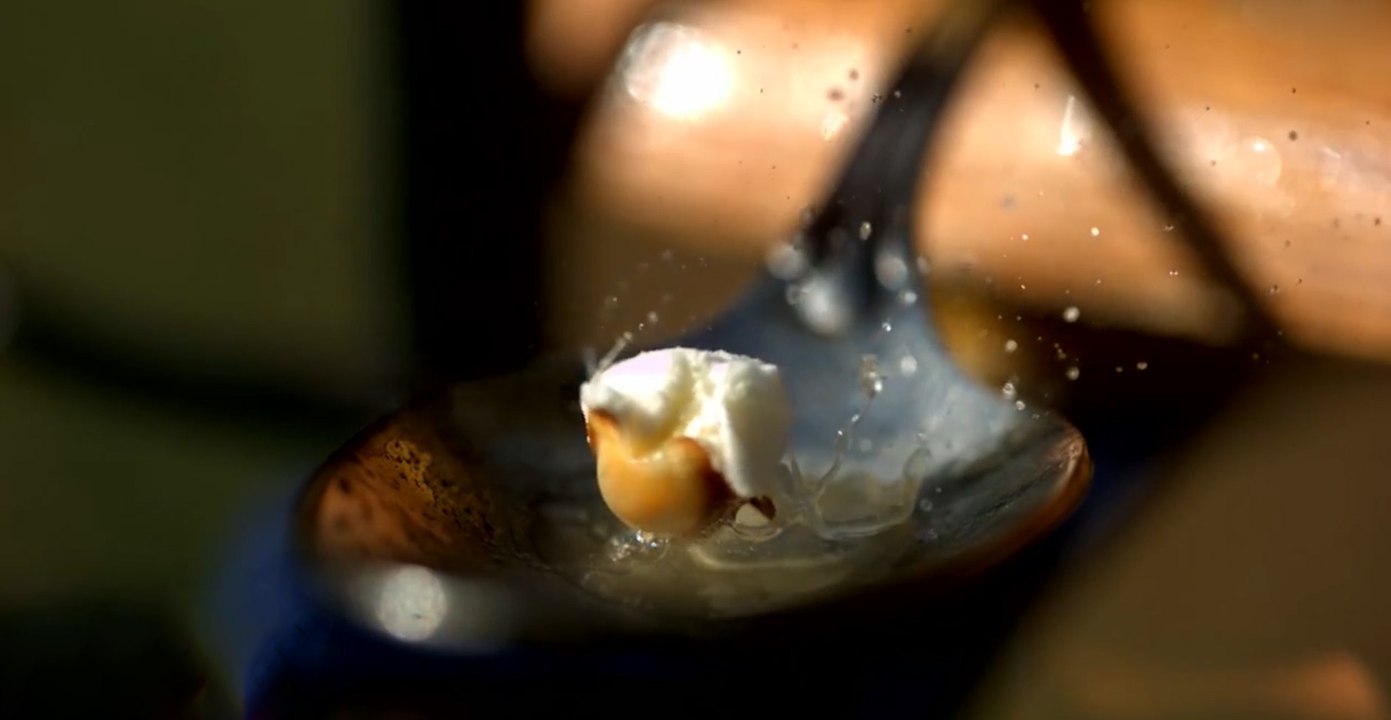 Du popcorn en slow motion