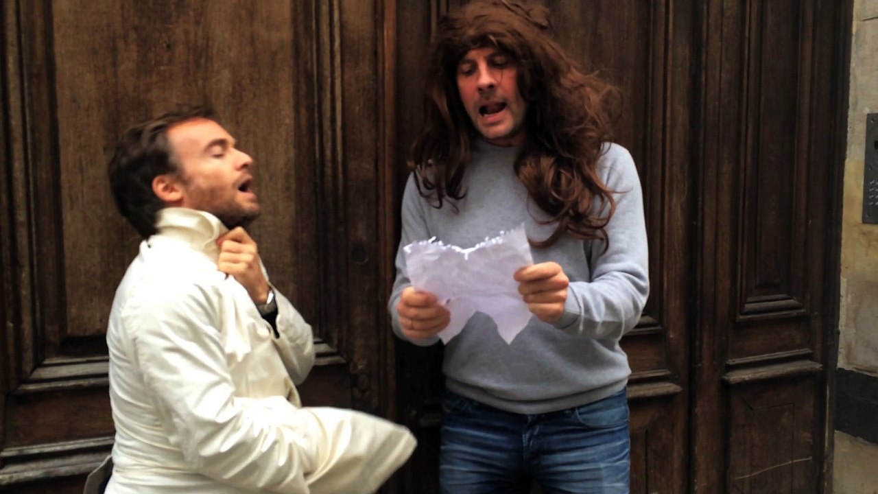 Agression à main perruquée !