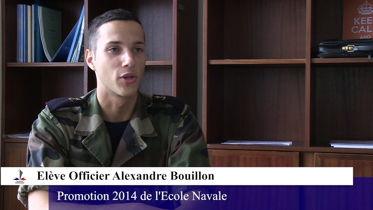 PRESENTATION AU DRAPEAU ECOLE NAVALE