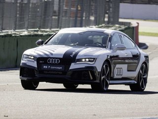 Une Audi RS7 sans pilote boucle un tour du circuit d'Hockenheim !
