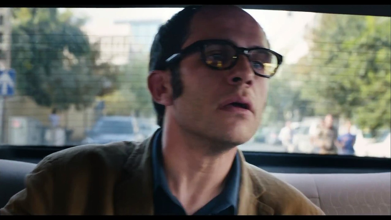 Une Famille Respectable Bande Annonce (2012)