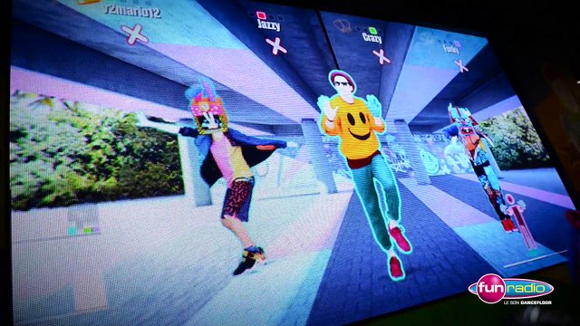 Karima et Chris Marquez testent Just Dance 2015 à la Paris Games Week