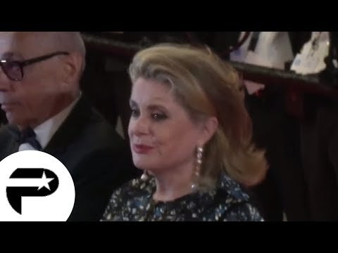 Catherine Deneuve - Montée des marches de Cannes 2014